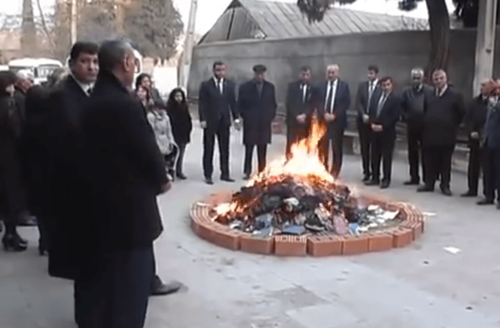 People in the Azerbaijani city of Ganja burning Aylisli's books